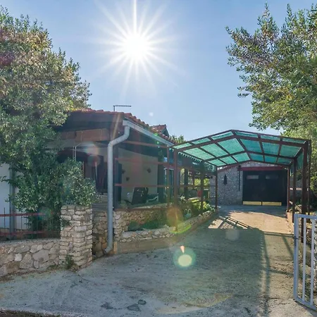 2 Bedroom Awesome Home In Privlaka Holiday home