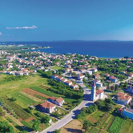 2 Bedroom Awesome Home In Privlaka Holiday home *