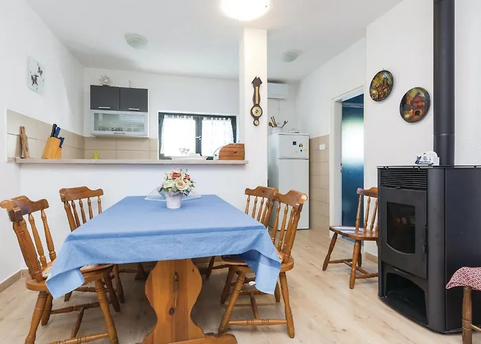 Holiday Home Privlaka Put Grzanove Punte Vikendica *